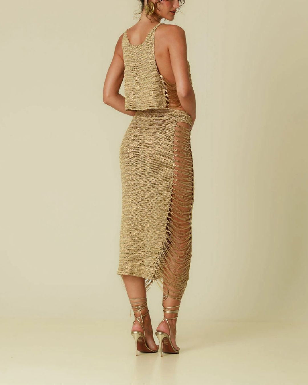 Sexy goldfarbenes Häkel-Top mit seitlichen Ausschnitten und Midirock-Set
