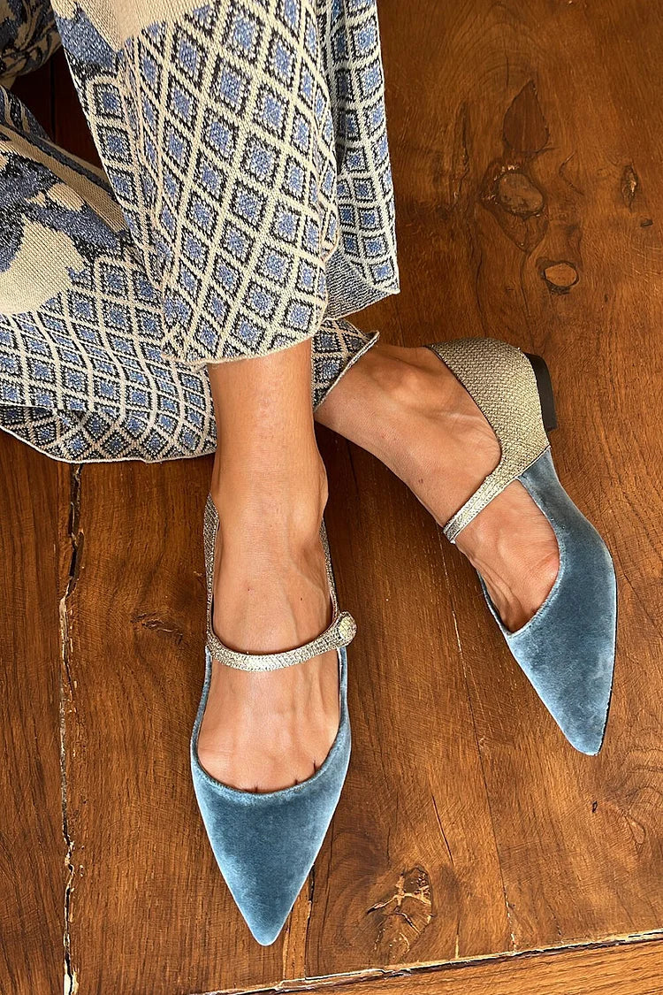 Ballerines bleues à bout pointu avec bride en patchwork et boucle sur le cou-de-pied