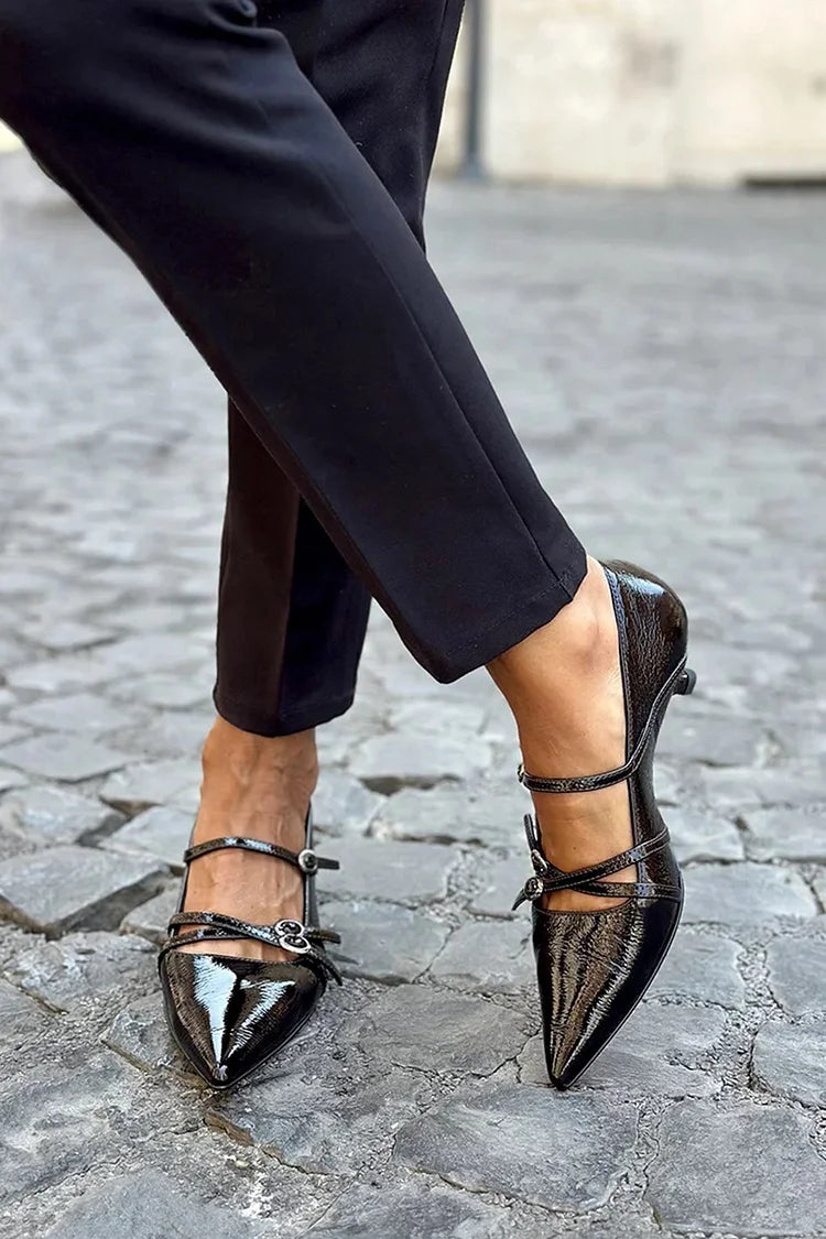 Wielopasmowe klamry Szpiczasty nosek Czarne szpilki