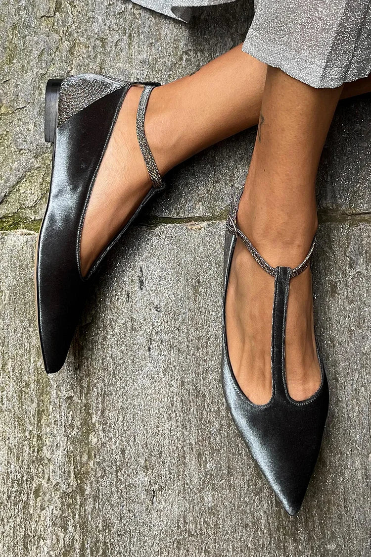 Samtschwarze Ballerinas mit Glitzer-T-Riemen und spitzer Zehenpartie