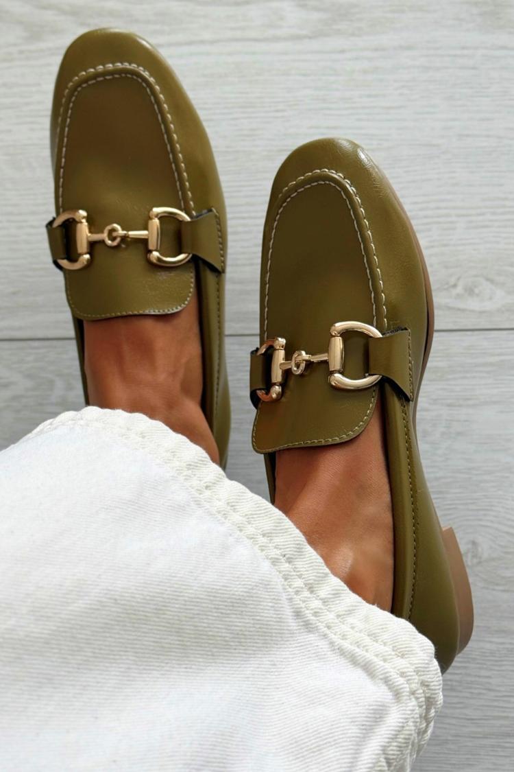 Mocassins verts armée à bout rond avec décor boucle mors