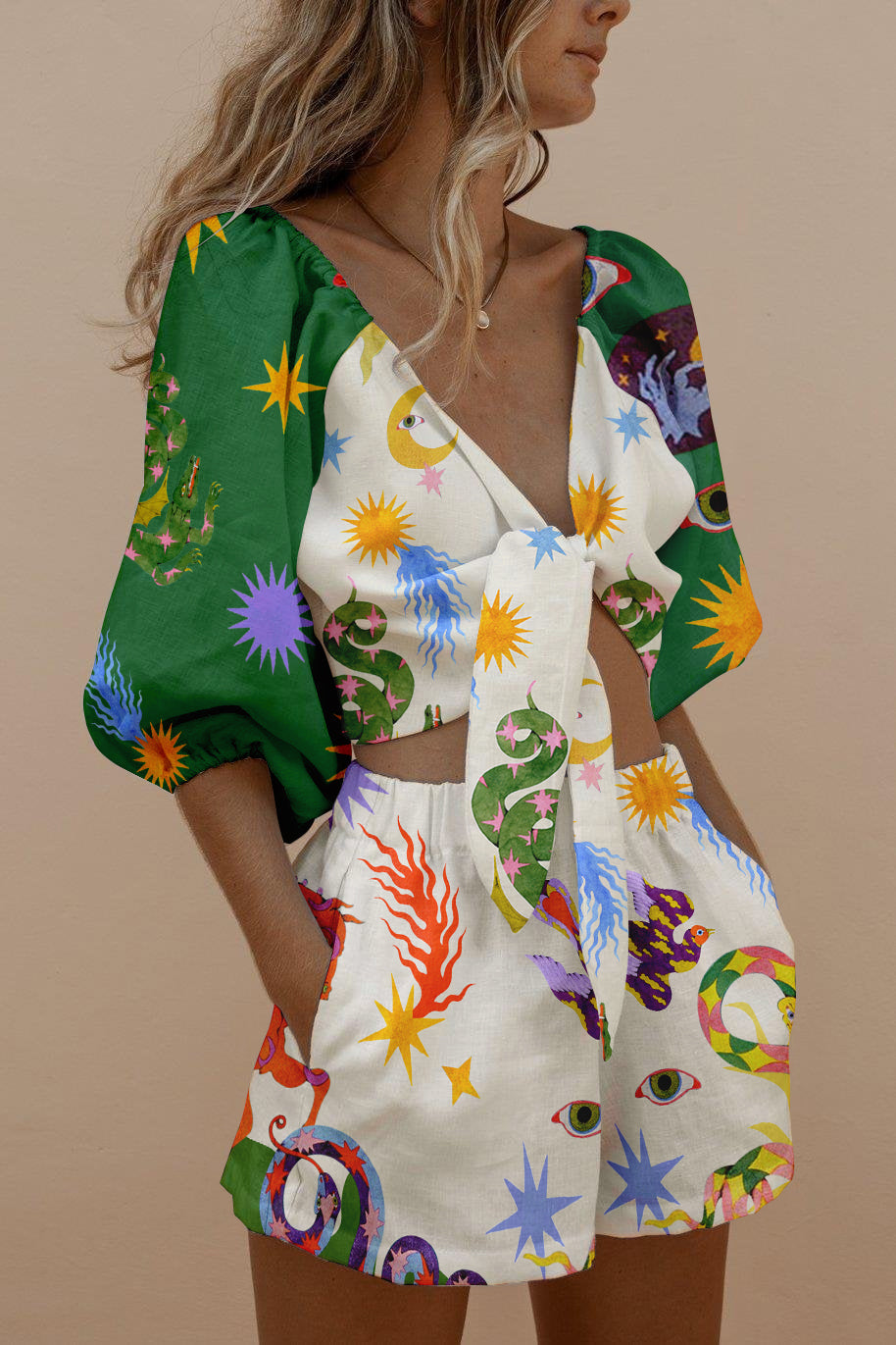 Conjunto de dos piezas con volantes y lazo delantero con estampado abstracto