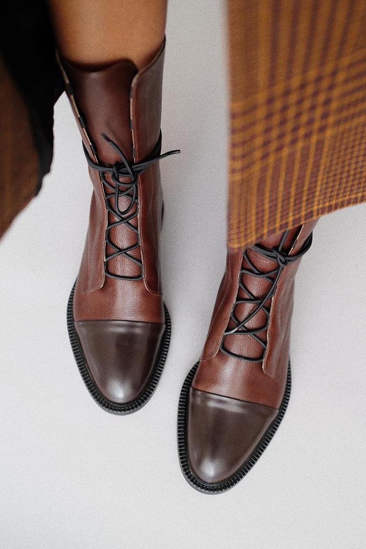 Retro brązowe ciemne buty motocyklowe z koronką i sznurowaniem w stylu patchworkowym