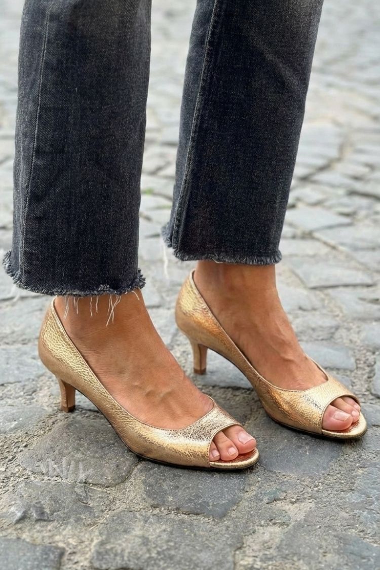 Chique champagne goud metallic peeptoe kittenhakken