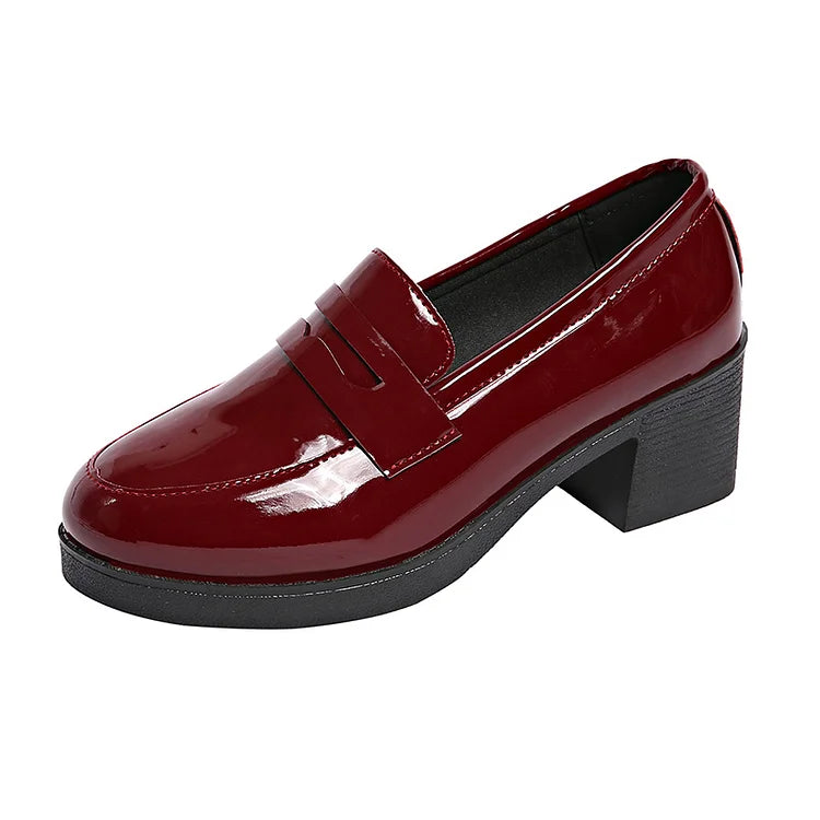 Lässige Slipper mit einfarbigem Patchwork und runder Zehenpartie und klobigem Absatz