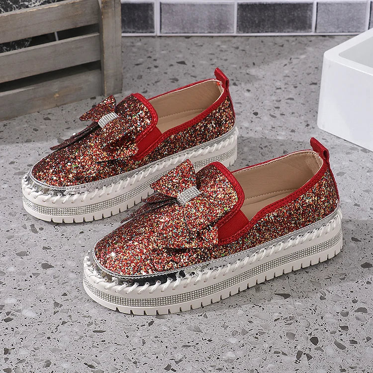 Wielokolorowe błyszczące kokardki niskie okrągłe dekoracyjne mokasyny na platformie z odkrytymi palcami