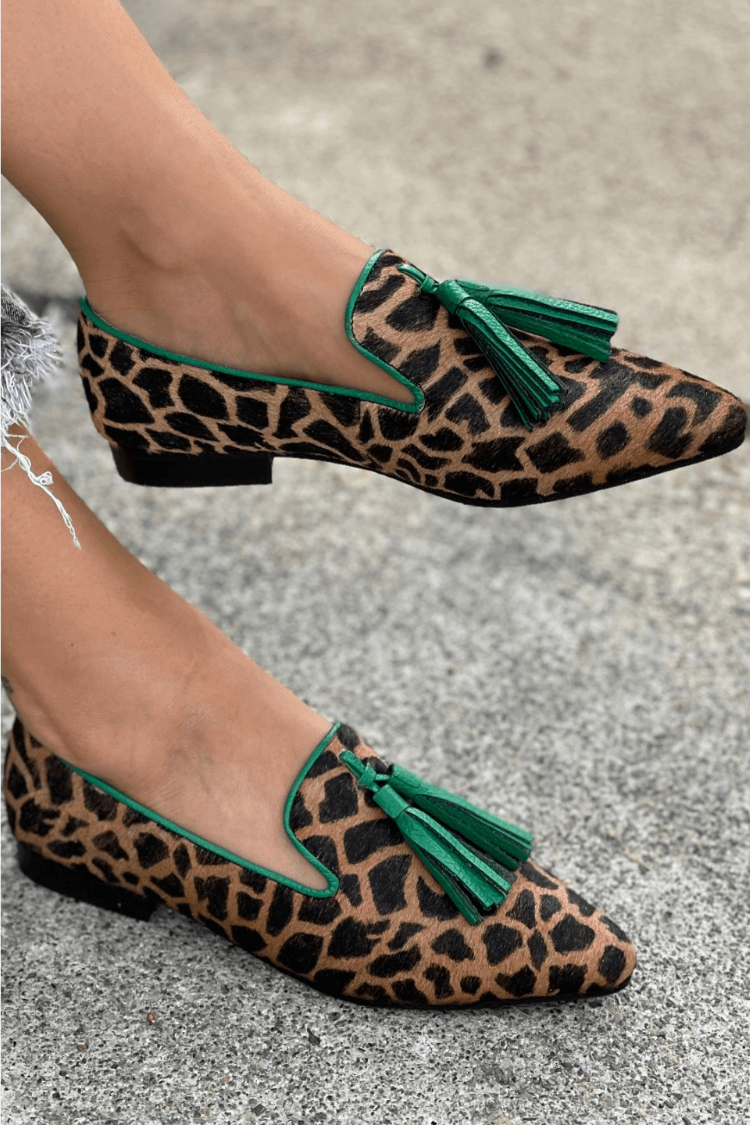 Appartamenti a punta con nappe con stampa colorblock in ecopelle