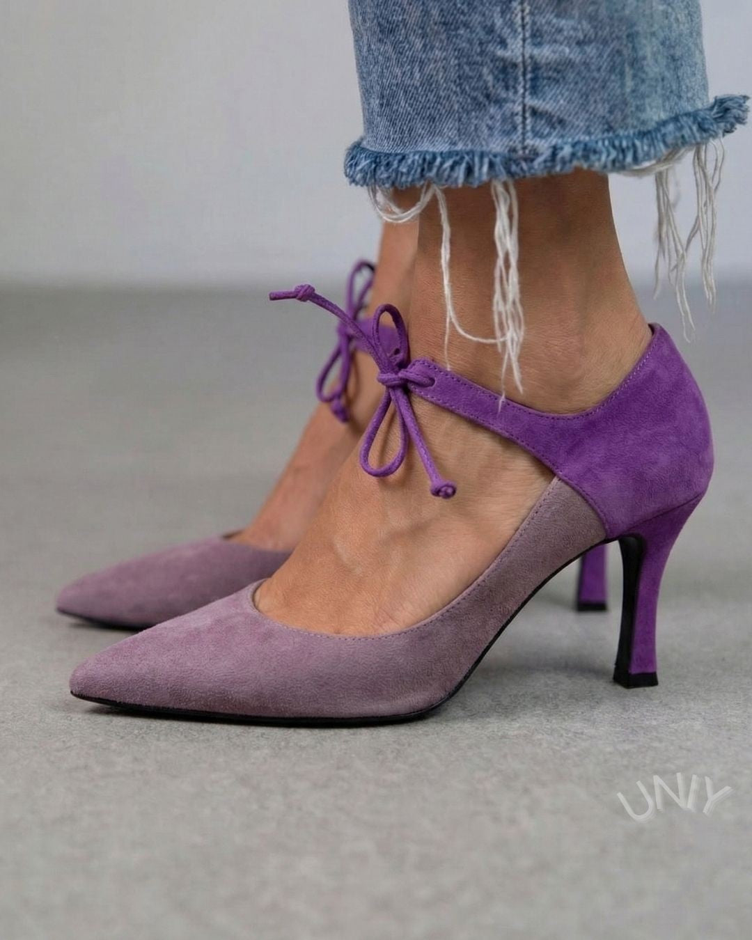 Eleganckie fioletowe dwukolorowe szpilki z kokardą z imitacji zamszu o spiczastym nosku