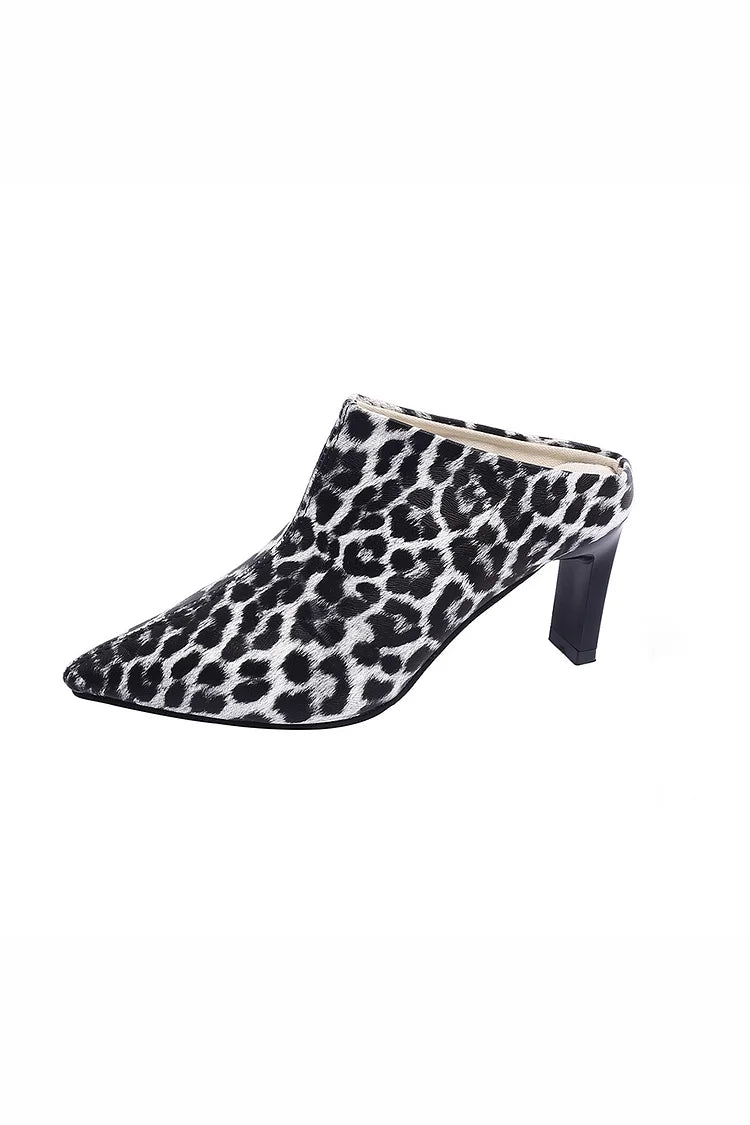 Elegante, spitze Zehen-Slip-On-Mules-Absätze mit Leopardenmuster