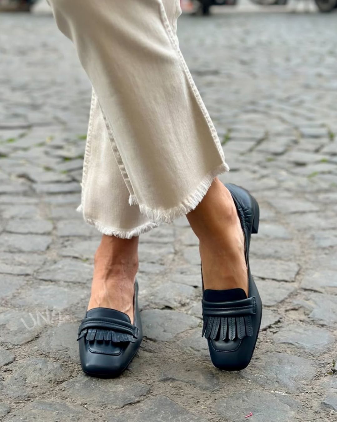 Mocassini Casual in Pelle Nera con Nappe e Punta Quadrata
