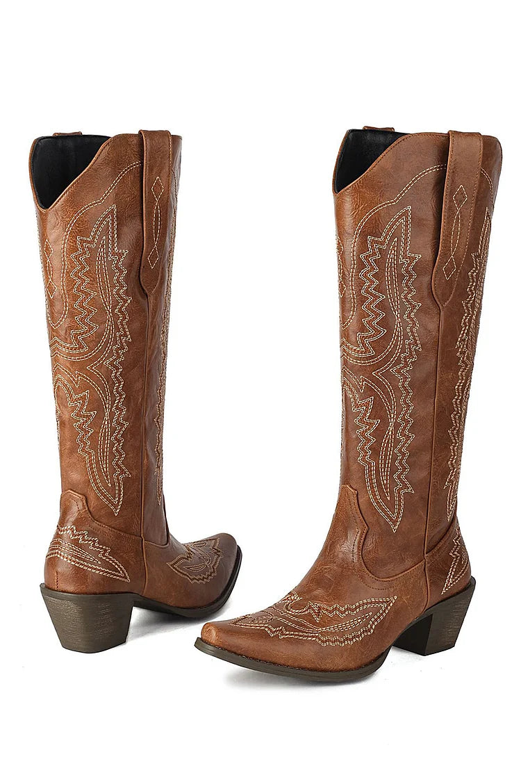 Botas vaqueras con tacón grueso y punta puntiaguda, bordados y parches