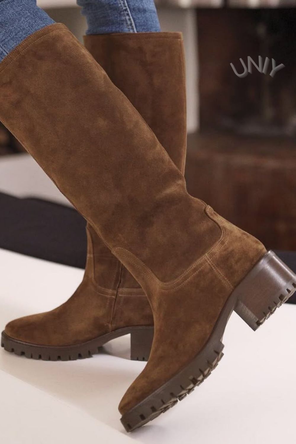 Wildleder braune kniehohe Stiefel mit Blockabsatz