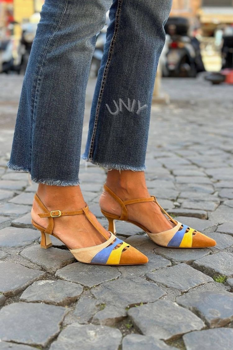 Elegantes zapatos de tacón bajo con tiras en T, puntera en punta y diseño de bloques de color