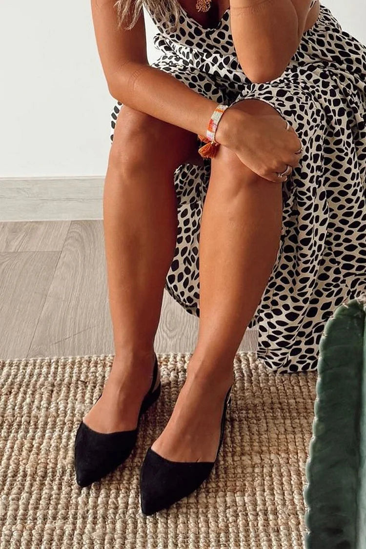 Sabrinas Pretas de Cor Sólida com Biqueira Apontada e Tira Atrás do Calcanhar