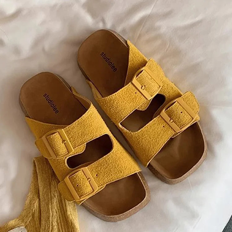 Pantofole leggere vintage con doppia punta, fibbie e plateau quadrato sul collo del piede