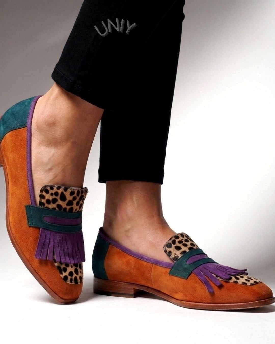 Fargerike vintage loafers i flekkete leopardmønster med kunstig semsket skinn