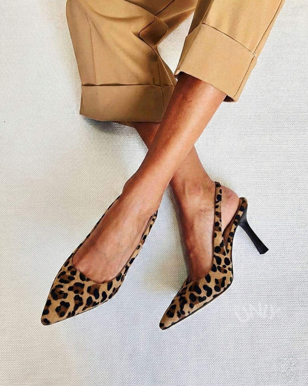 Veelzijdige slingback stilettohakken met spitse neus en luipaardprint