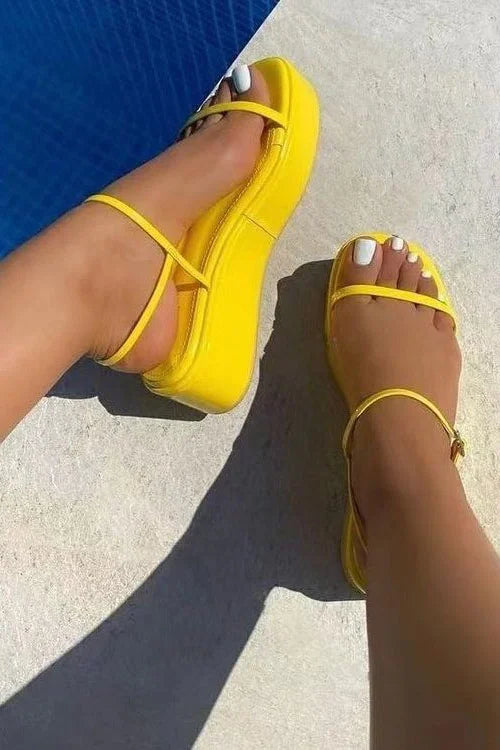 Sandalias de plataforma con hebilla de una palabra de PU de talla grande