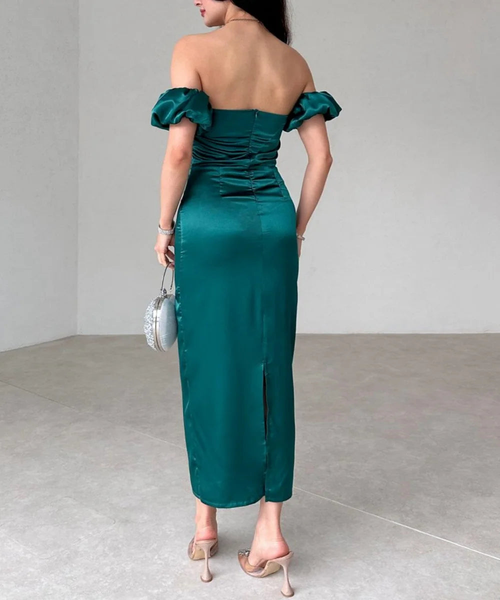 Vestido de noite elegante em cetim tinta