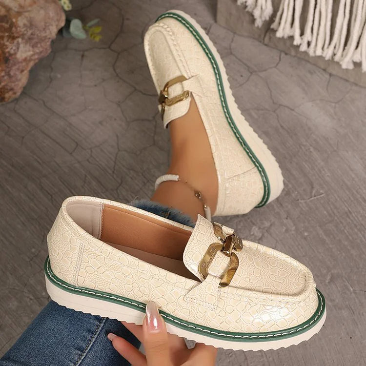 Mocassins com Estampa de Crocodilo, Biqueira Metálica, Fivela Redonda Decorativa