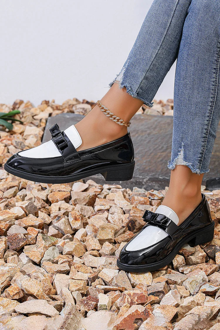 Farbblock-Loafer mit runder Zehenpartie und niedrigem Blockabsatz mit Schleifendekor