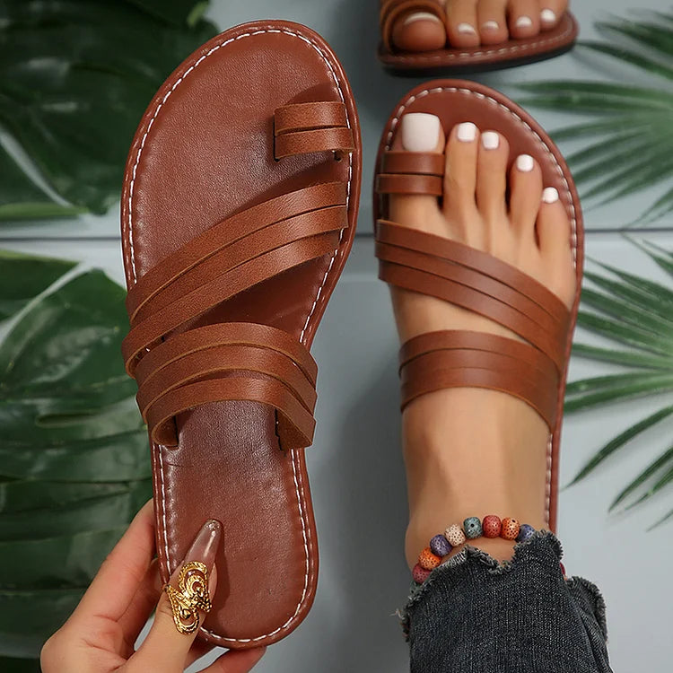 Pantofole casual rotonde con punta trapuntata, cinturino e anello semplice