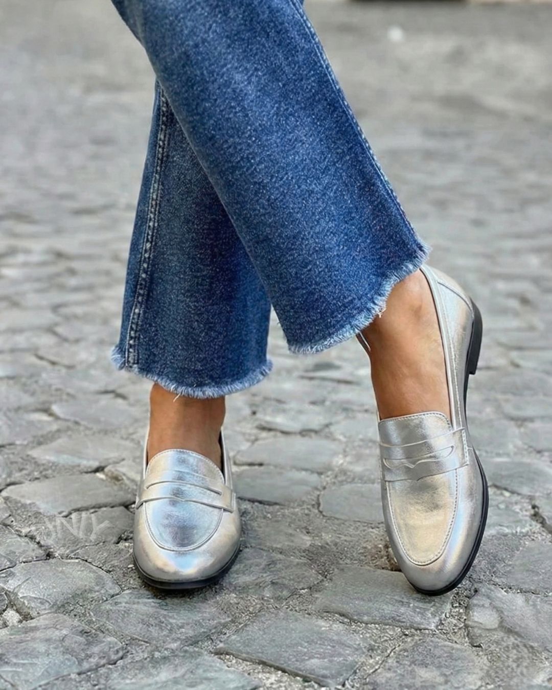 Stijlvolle zilverkleurige metallic instap-penny loafers met ronde neus