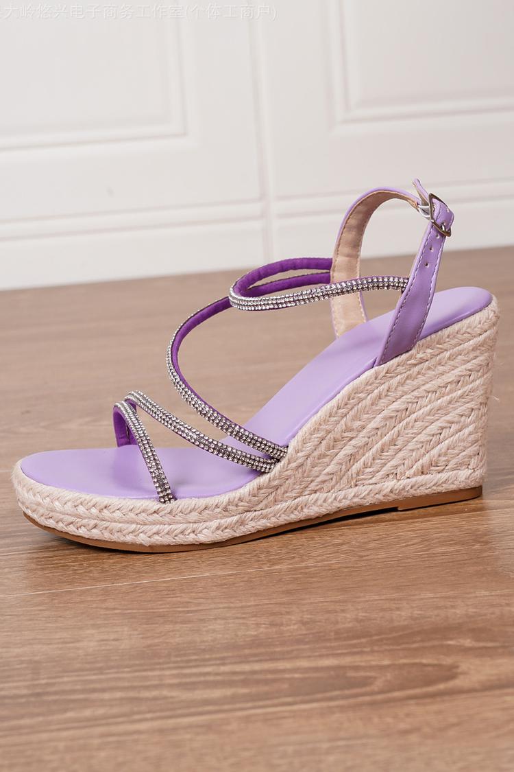 Zeppa con cinturino alla caviglia con fibbia e punta tonda decorata con strass