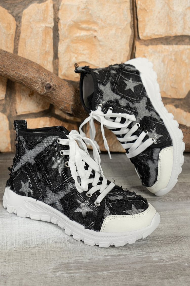Sneakers con punta tonda e lacci, motivo a stelle, rifiniture grezze, patchwork