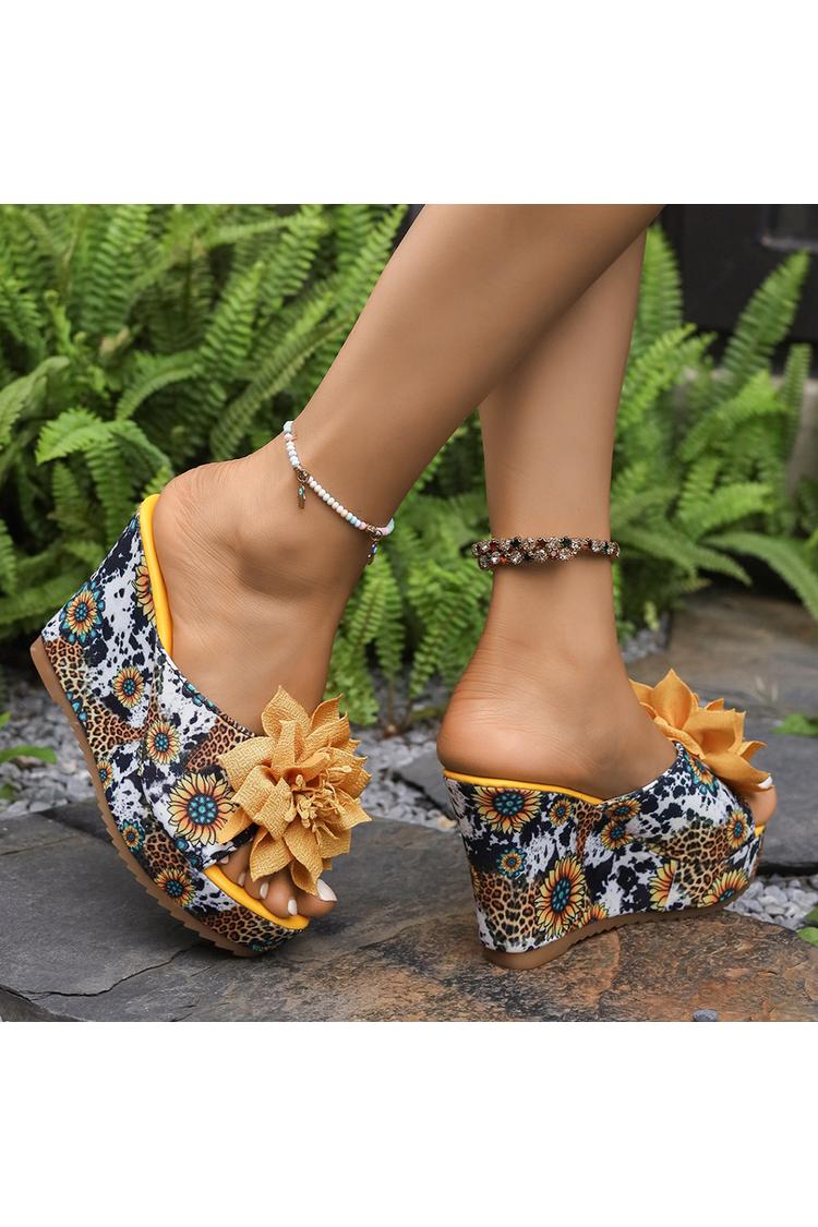 Tacones de cuña informales con punta abierta y estampado paisley con decoración floral en 3D