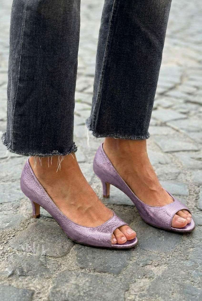 Décolleté open-toe color oro champagne metallizzato con tacco gattino chic