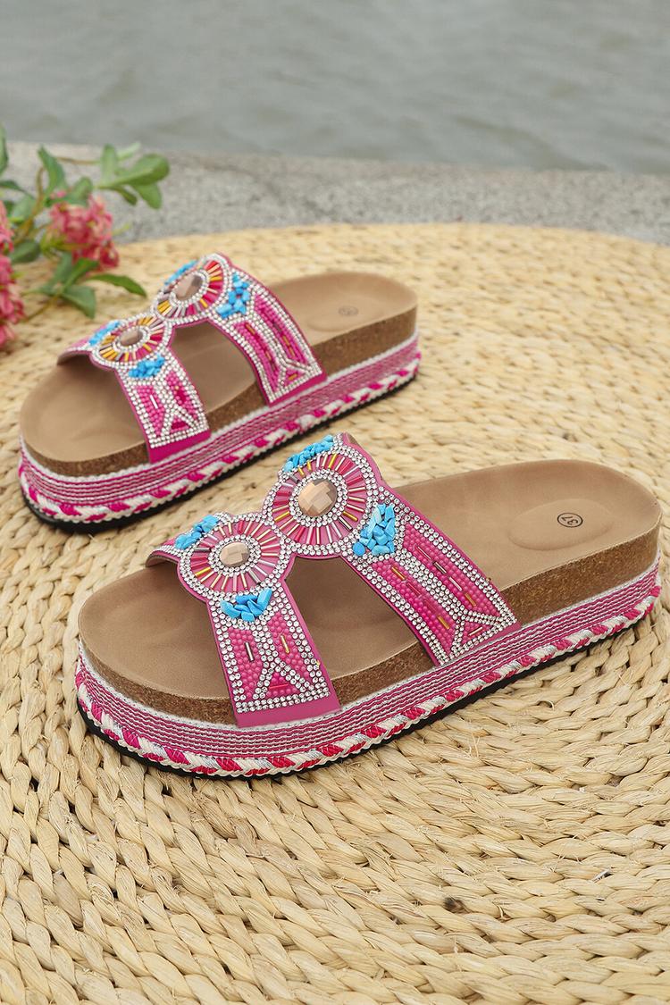 Kolorowe klapki na platformie z okrągłym noskiem i dekoracją z kryształków na plażę