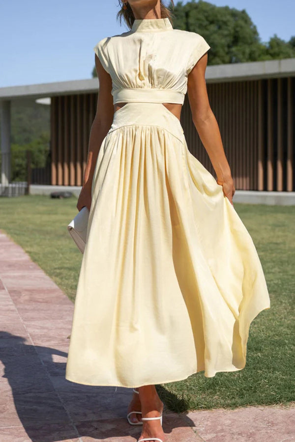 Vestido largo con vuelo y corte en A con cuello alto y corte liso