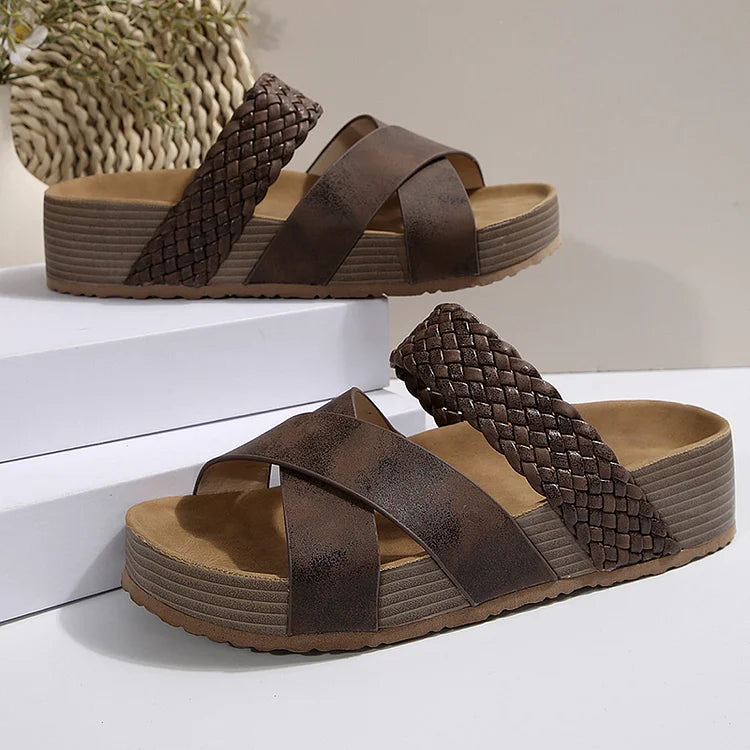 Pantofole casual con plateau e cinturino a punta rotonda e incrocio all'uncinetto