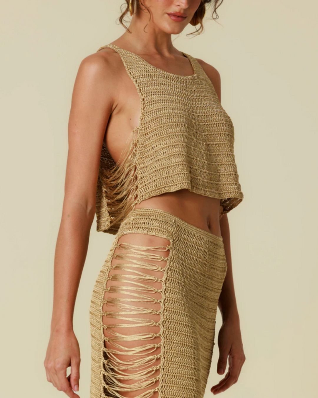 Sexy goldfarbenes Häkel-Top mit seitlichen Ausschnitten und Midirock-Set