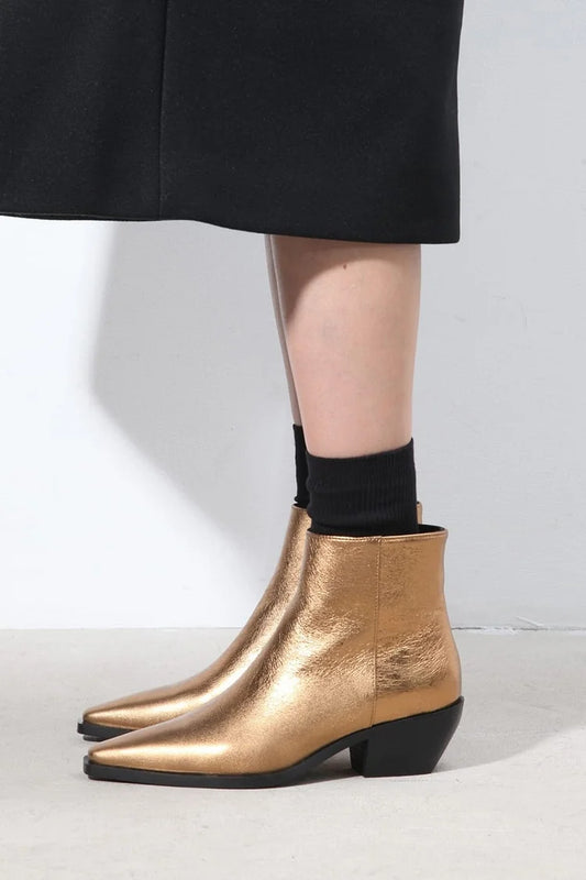 Stivaletti alla caviglia con punta affilata e finitura oro metallizzato [Pre-ordine]