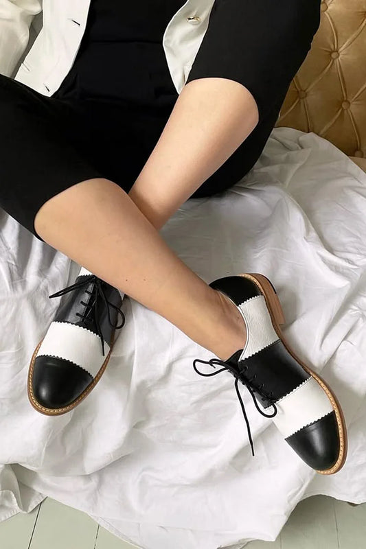 Oxfords casual nere con punta rotonda e lacci colorblock [Pre-ordine]