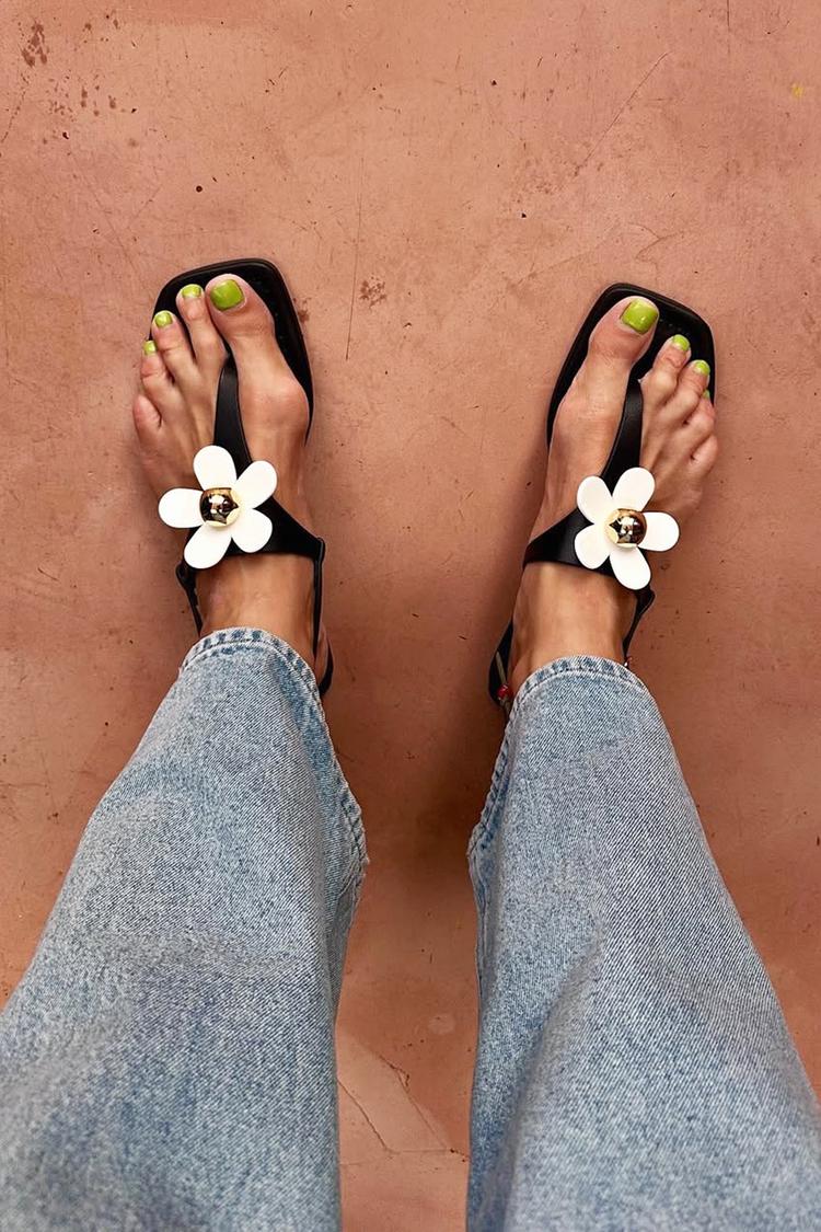 Sandalias casuales de playa negras con punta cuadrada y decoración floral 3D [Reserva]