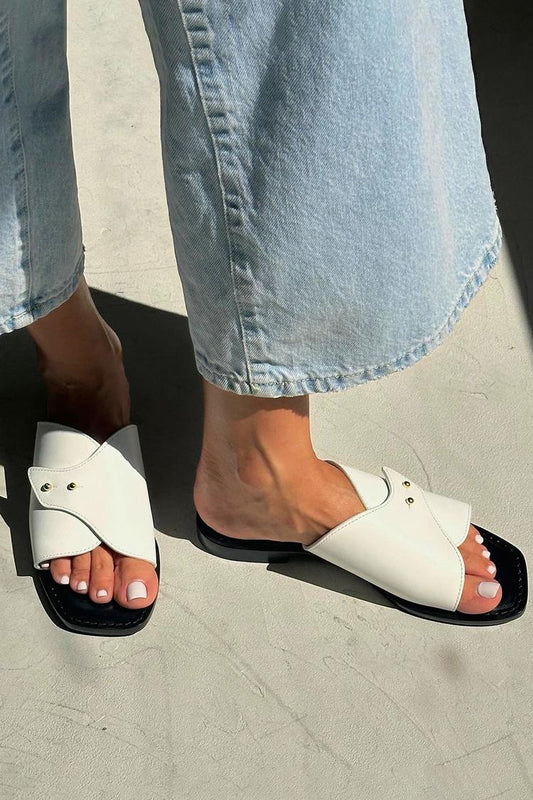 Pantofole casual bianche con punta quadrata e rivetti in metallo tinta unita [Pre-ordine]