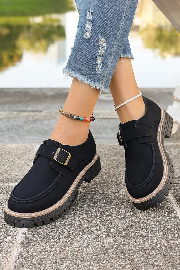 Paski z klamrą w stylu patchwork, mokasyny z okrągłym noskiem w jednolitym kolorze