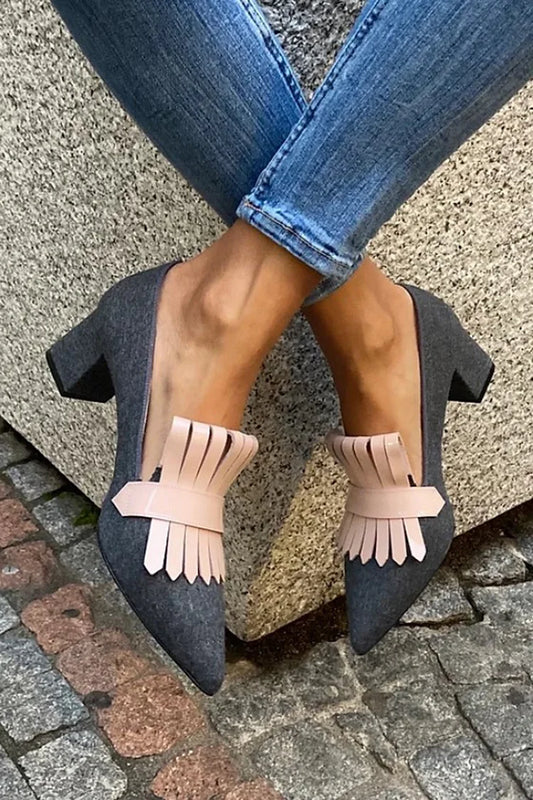Scarpe con tacco grosso grigio scuro, a punta, con decorazioni color block e frange [Pre-ordine]