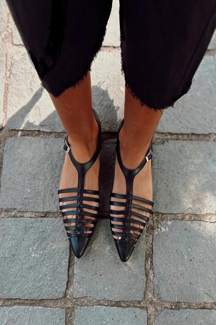 Sabrinas Pretas com Fivela em T, Recorte Vazado e Bico Apontado [Pré-Encomenda]