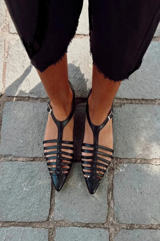 Czarne baleriny na płaskim obcasie z paskiem T, klamrą, wycięciami i szpiczastym noskiem [Przedsprzedaż]