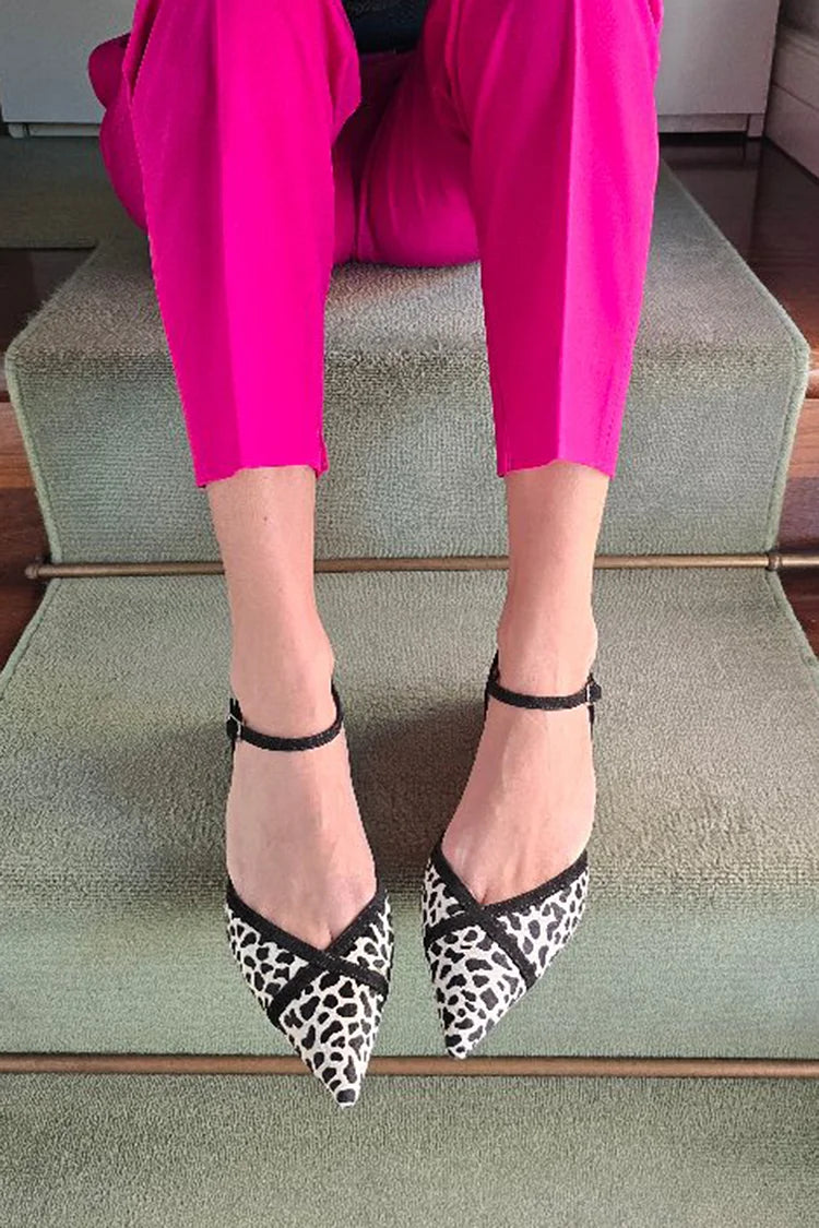 Scarpe basse beige con cinturino alla caviglia e fibbia a punta con motivo animale [Pre-ordine]