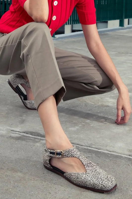 Mocasines beige con punta cuadrada y patchwork con estampado animal [Reserva]