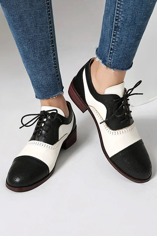 Oxford brogue con punta tonda e lacci colorblock e tacco basso a blocco