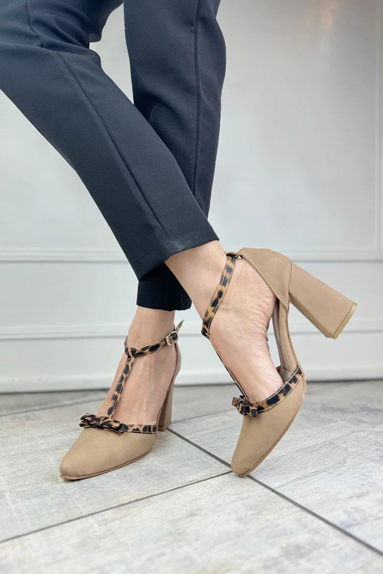 Scarpe con tacco grosso color cachi, con cinturino a T e fibbia, stampa leopardata [Pre-ordine]