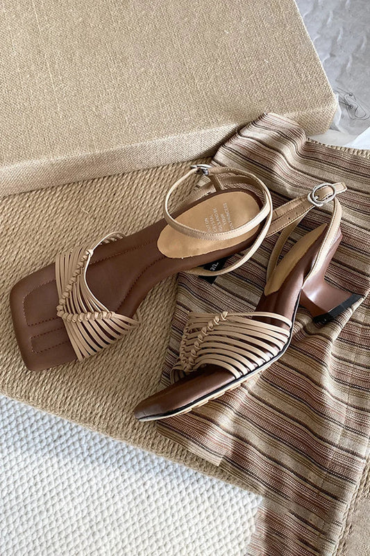 Confortáveis Salto Grosso com Fivela na Tira ao Tornozelo, Biqueira Quadrada e Vazado