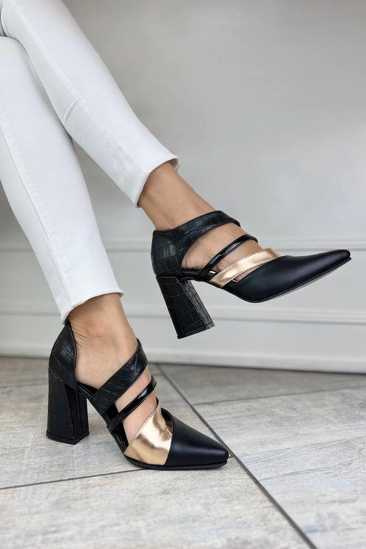 Scarpe con tacco grosso nere a punta, asimmetriche e con cutout colorblock [Pre-ordine]