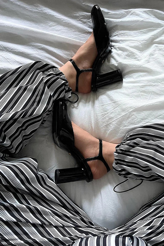 Scarpe con tacco grosso nere con cinturino alla caviglia in tinta unita [Pre-ordine]